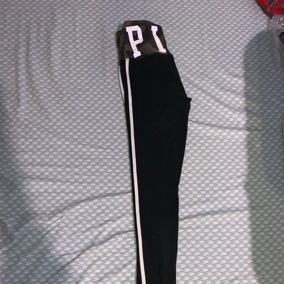 Pink VS Camo Leggings - Picture 1 of 3